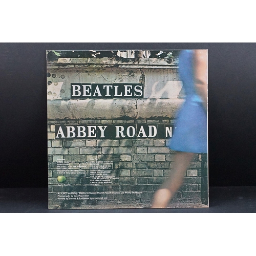 160 - Vinyl - 5 The Beatles LPs and a box set to include Abbey Road Ex, A Hard Days Night (yellow Parlopho... 