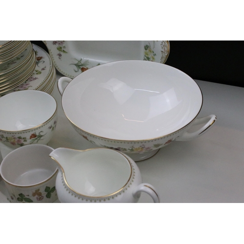 25 - Assortment of Wedgwood 'Mirabelle' R4537 to include oval vegetable serving dish, lidded tureen, hand... 