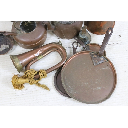 388 - Selection of metalware to include brass plate, copper kettle, copper cherries mould, copper bugle, d... 