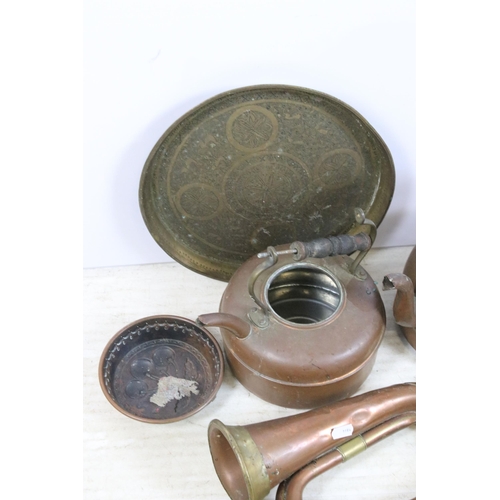 388 - Selection of metalware to include brass plate, copper kettle, copper cherries mould, copper bugle, d... 