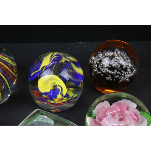 39 - Collection of glass paperweights in various sizes and designs to include Kerry etc (25  total)