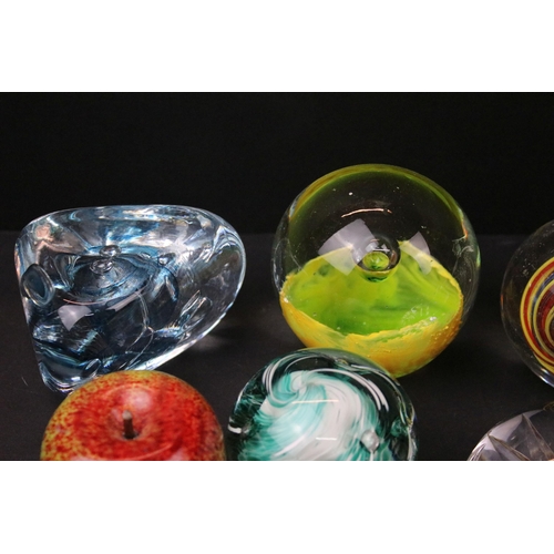 39 - Collection of glass paperweights in various sizes and designs to include Kerry etc (25  total)