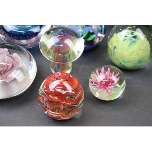 39 - Collection of glass paperweights in various sizes and designs to include Kerry etc (25  total)