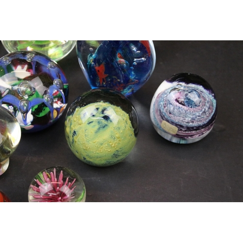 39 - Collection of glass paperweights in various sizes and designs to include Kerry etc (25  total)