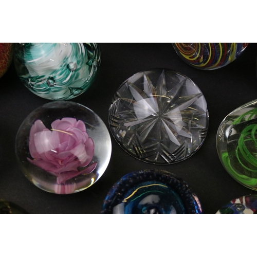 39 - Collection of glass paperweights in various sizes and designs to include Kerry etc (25  total)