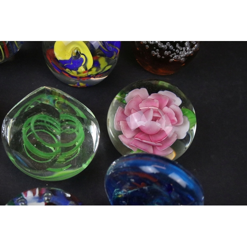 39 - Collection of glass paperweights in various sizes and designs to include Kerry etc (25  total)