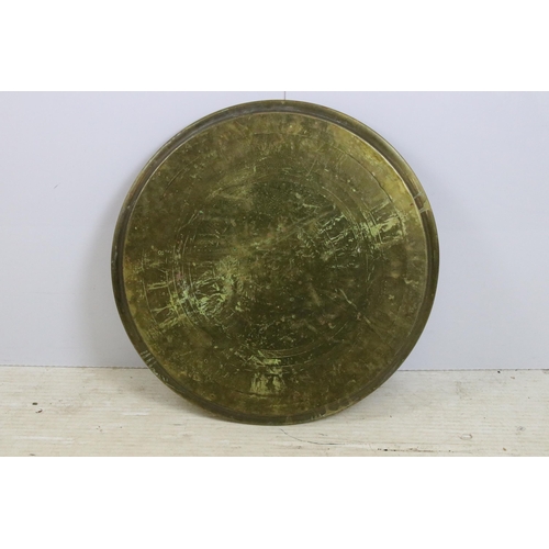 455 - Large round brass table top charger tray, diameter 57cm