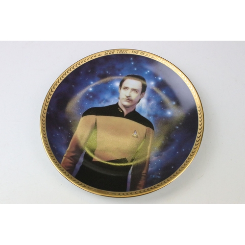 73 - Collection of fifteen various Star Trek commemorative plates together with Star Trek Next Generation... 