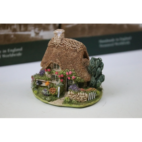 84 - Collection of Lilliput Lane cottage ornaments to include Clover Cottage, heaven Scent, Smallest Inn,... 