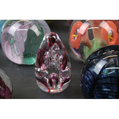 92 - Large collection of paperweights to include Mdina, Langham, Paul.C.Brown, Eirian and others all of v... 