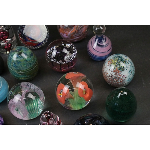 92 - Large collection of paperweights to include Mdina, Langham, Paul.C.Brown, Eirian and others all of v... 