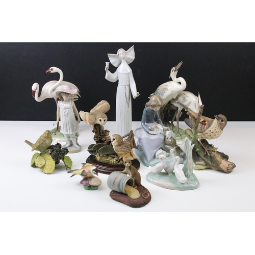 93 - Collection of ceramic figurines to include Coalport Fine Art mouse and Song Thrush, Country Artists ... 