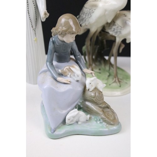 93 - Collection of ceramic figurines to include Coalport Fine Art mouse and Song Thrush, Country Artists ... 