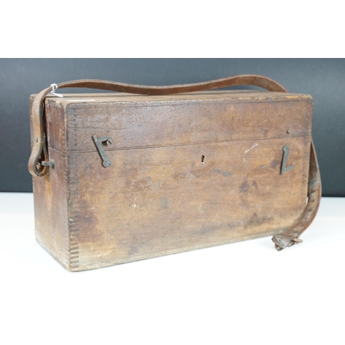 136 - Early 20th Century Stanley of London Surveyors 'dumpy' level, no 10668, within fitted wooden case. M... 