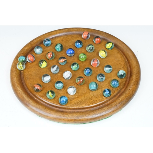 199 - Vintage wooden solitaire board with 35 glass marbles, board 25cm diameter