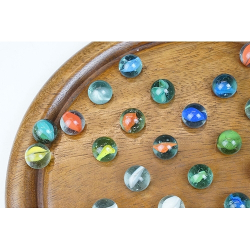 199 - Vintage wooden solitaire board with 35 glass marbles, board 25cm diameter