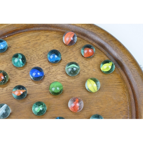 199 - Vintage wooden solitaire board with 35 glass marbles, board 25cm diameter