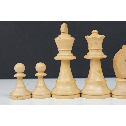 201 - Staunton boxwood complete chess set in original wooden box