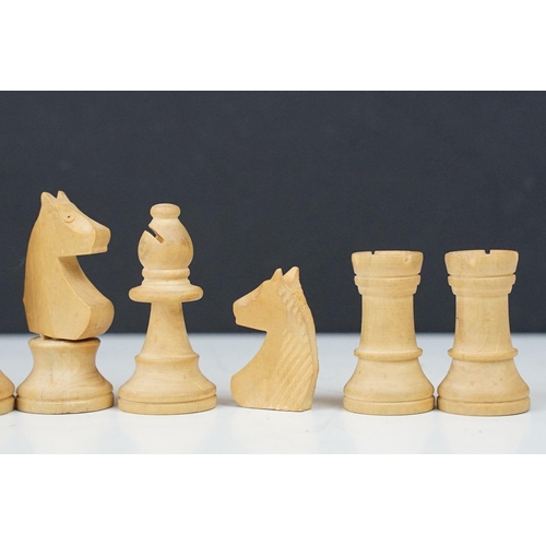 205 - A set of Staunton boxwood chessmen within original wooden box.