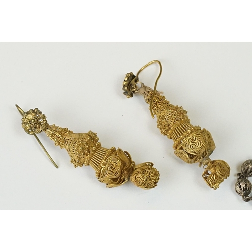 224 - A collection of white metal and gilt filigree costume jewellery to include earrings, bracelets and p... 