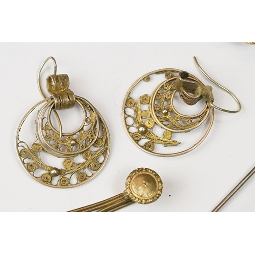 224 - A collection of white metal and gilt filigree costume jewellery to include earrings, bracelets and p... 