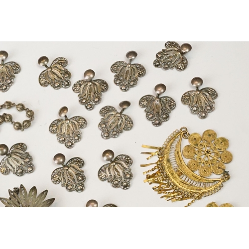 224 - A collection of white metal and gilt filigree costume jewellery to include earrings, bracelets and p... 