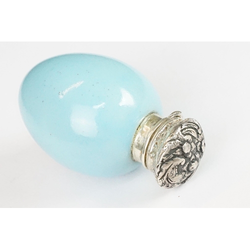 253 - A contemporary egg blue silver lidded viniagrette