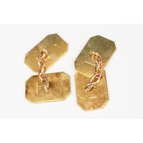 259 - A pair of fully hallmarked 9ct gold chain linked cufflinks with engine turned decoration.