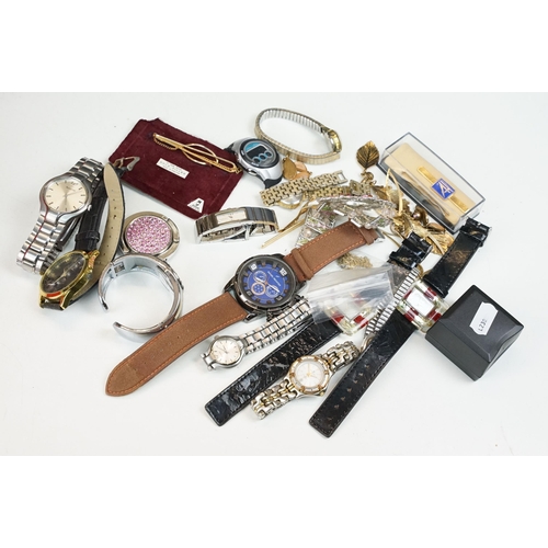 299 - A collection of mainly contemporary ladies and gents wristwatches to include Accurist and Caravelle ... 