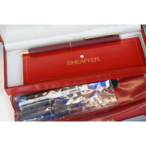 319 - A collection of mixed Fountain and rollerball pens to include Sheaffer, Scriptura and novelty exampl... 