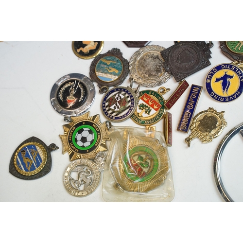 324 - A collection of car badges to include Mercedes, Land Rover, Porsche and Rover examples together with... 