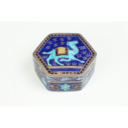 280 - A collection of miniature boxes to include snuff, jewellery and trinket boxes, include three 925 ste... 