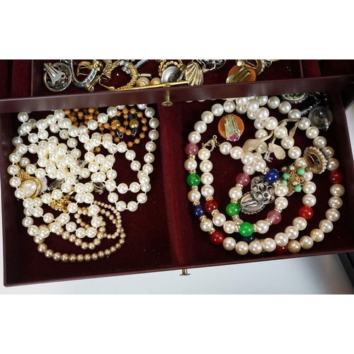 294 - A collection of vintage and contemporary costume jewellery to include necklaces, bracelets, rings, e... 