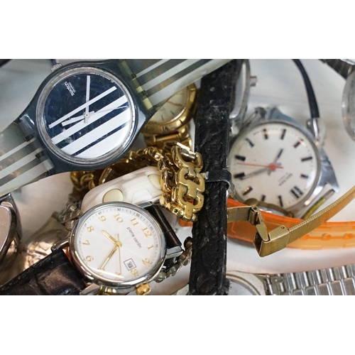 309 - A collection of vintage and contemporary wristwatches to include Swatch, Montine, Casio, Sekonda, In... 