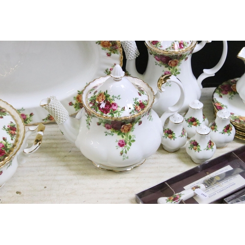 101 - Large collection of Royal Albert 'Old Country Roses' table ware to include twelve bowls, twelve soup... 