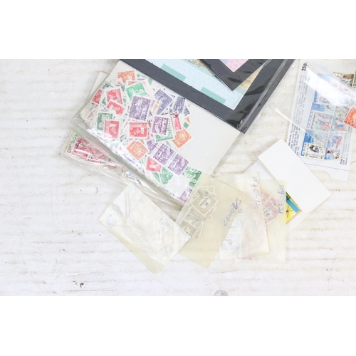 350 - A collection of mainly World loose stamps to include a good selection of mint and presentation pack ... 