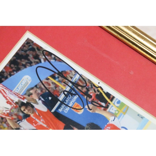 360 - Football Autograph - The Arsenal - Framed & glazed Robert Pires signed picture with red mount