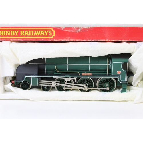 24 - Six boxed Hornby OO gauge locomotives to include R372 LNER Class A4 Loco Seagull, R830 GWR 4-6-0 Loc... 