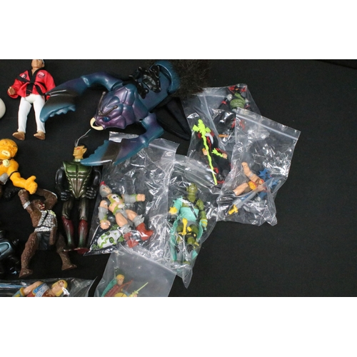 1554 - Collection of circa 1980s action figures and accessories to include 19 x Advanced Dungeons & Dragons... 