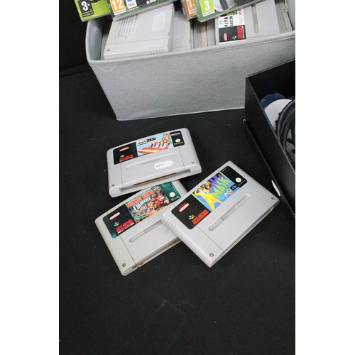 1591 - Retro Gaming - Super Nintendo Entertainment System (SNES) console with 2 x original controllers, 3 x... 