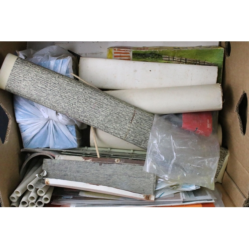 167 - Large quantity of HO / OO gauge model railway accessories to include scenery, lay-out accessories & ... 