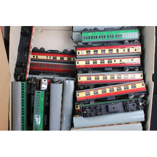 168 - 16 Boxed Hornby Dublo items of rolling stock, all coaches to include 4075, 4078, 4060, 4037, etc plu... 