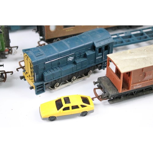 169 - Around 25 OO gauge items of rolling stock to include coaches, wagons, car transporters etc featuring... 