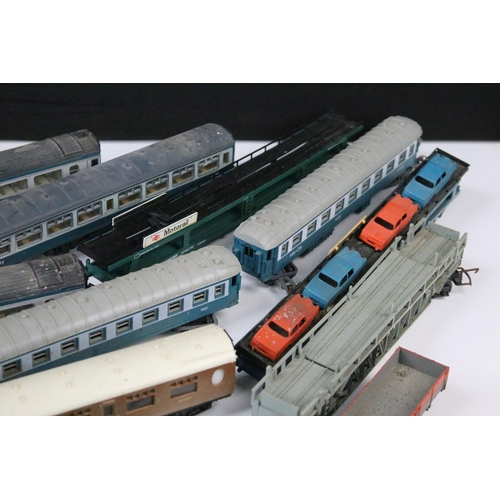 169 - Around 25 OO gauge items of rolling stock to include coaches, wagons, car transporters etc featuring... 