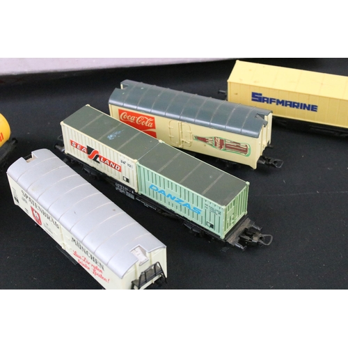 170 - Jouef HO gauge Eurostar locomotive & coach set of four contained within Lima box, plus 10 x items of... 