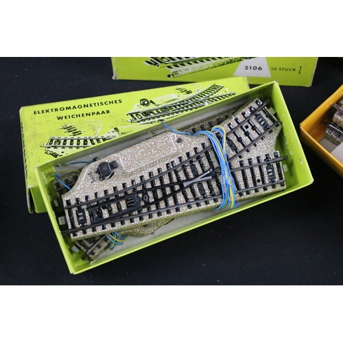 175 - 33 Boxed items of Marklin HO gauge track to include 5106, 5128, 5114, 5202, 5121, 5200, etc plus 2 x... 