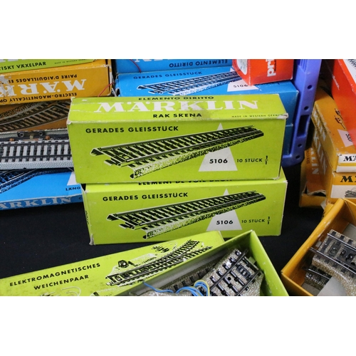 175 - 33 Boxed items of Marklin HO gauge track to include 5106, 5128, 5114, 5202, 5121, 5200, etc plus 2 x... 