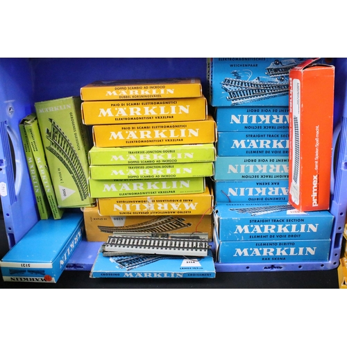 175 - 33 Boxed items of Marklin HO gauge track to include 5106, 5128, 5114, 5202, 5121, 5200, etc plus 2 x... 