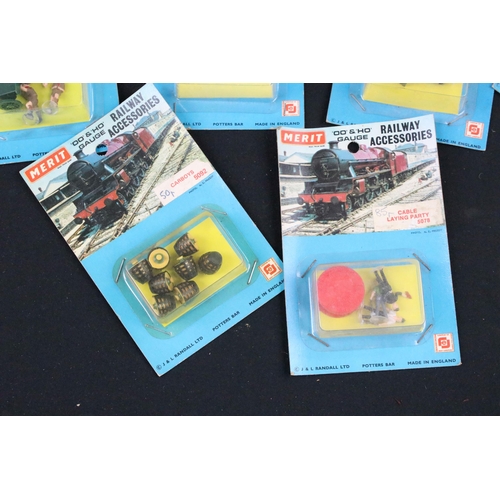 176 - 72 Carded / boxed OO / HO gauge accessories to include Merit and Airfix featuring Merit Loco Crew 50... 