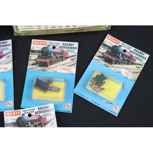 176 - 72 Carded / boxed OO / HO gauge accessories to include Merit and Airfix featuring Merit Loco Crew 50... 